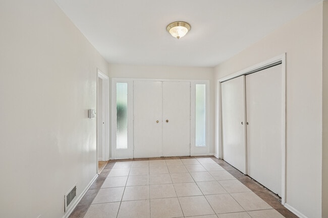 Building Photo - 18 Dorison Dr