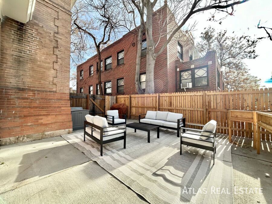 Building Photo - 1220 Corona St