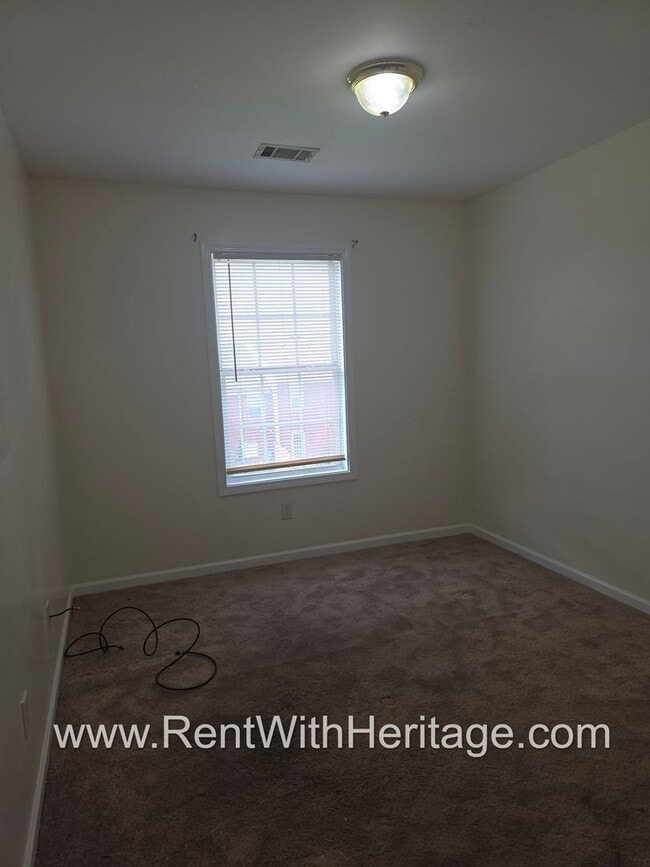 Building Photo - Fantastic 4bd/2.5ba Townhome/ Swim Tennis/ Great Location