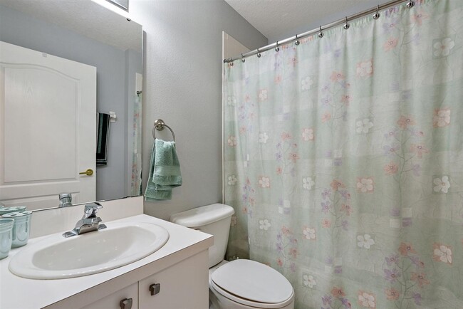 Building Photo - 2BR/2BA Lake View Condo in Heritage Oaks G...