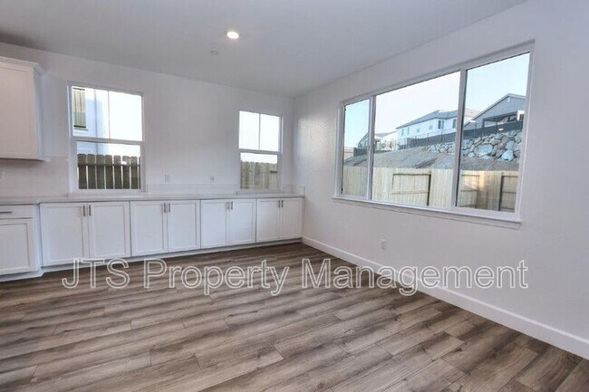 Building Photo - 3349 Hedgerow Ct