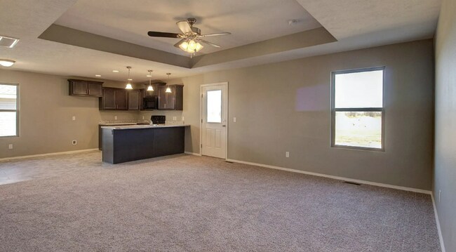 Building Photo - 3 Bedroom Rental in Republic with fenced i...