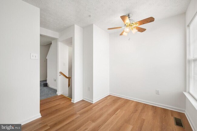 Building Photo - 14 Gemstone Ct