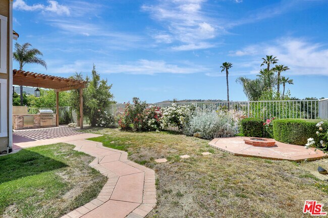 Building Photo - 24701 Cll Conejo