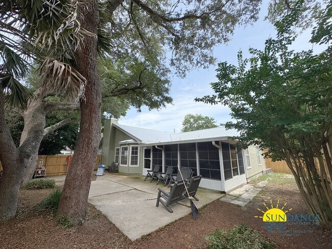 Building Photo - Charming 3-Bedroom Home in Shalimar – Conv...