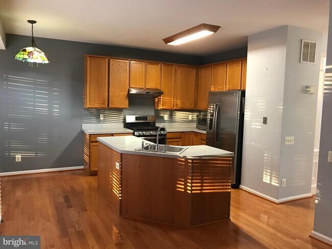 Building Photo - 22519 Maison Carree Square