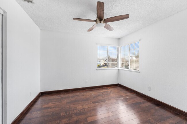 Building Photo - 42851 Lemonwood Dr