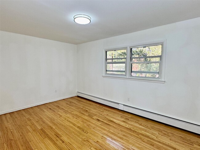 Building Photo - 1 Maple Ln