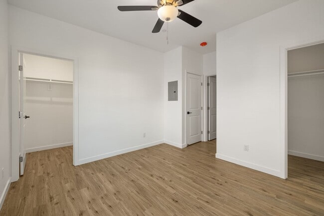 Building Photo - Spacious Remodeled 3BD/2BA with Private Balcony, In-Unit W/D + Parking
