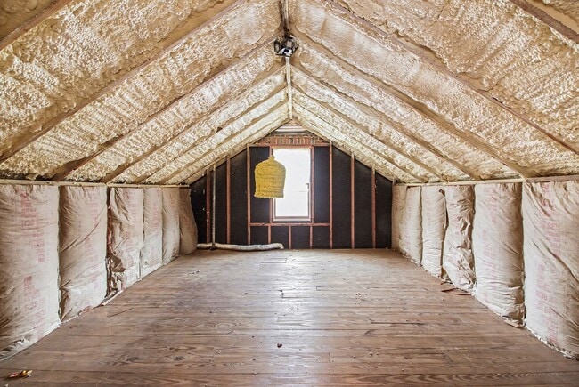 Building Photo - House For Rent