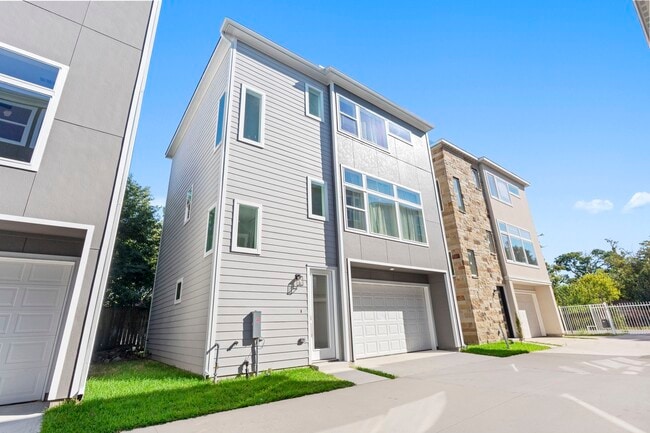 Building Photo - 4017 Ward St