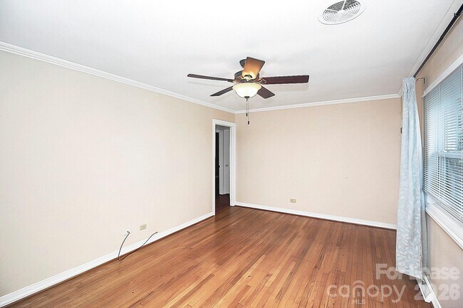 Building Photo - 121 Marshdale Ave SW