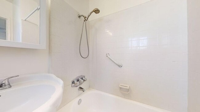 Building Photo - 1900 Rockefeller Ln