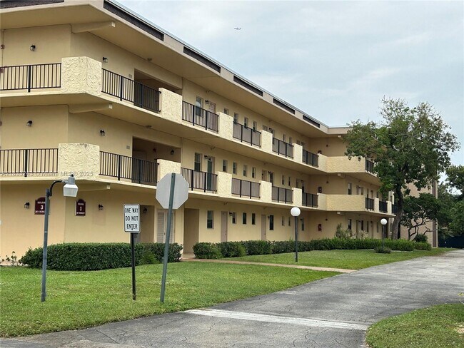 Building Photo - 201 Berkley Rd