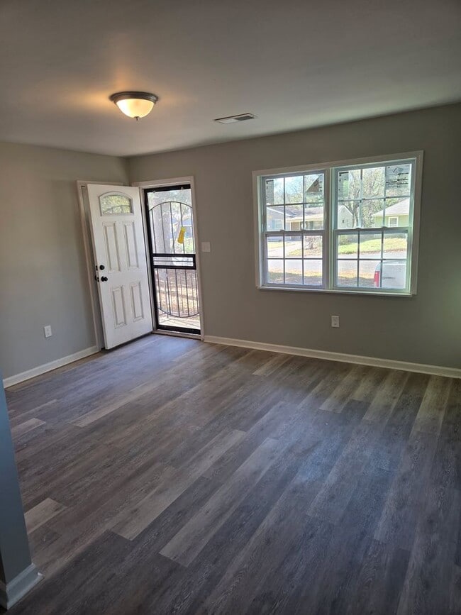 Building Photo - MOVE-IN SPECIAL 1/2 OFF 1ST MONTH"S RENT