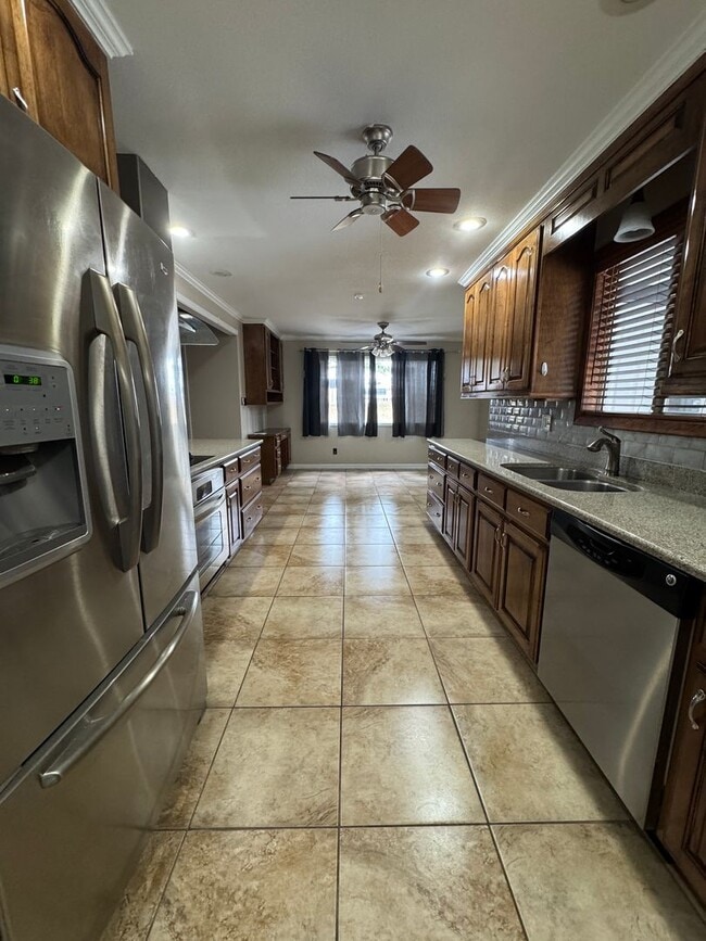 Building Photo - Incredible 4 Bed / 2 Bath updated Home, Available Now!