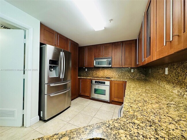 Building Photo - 118 Zamora Ave