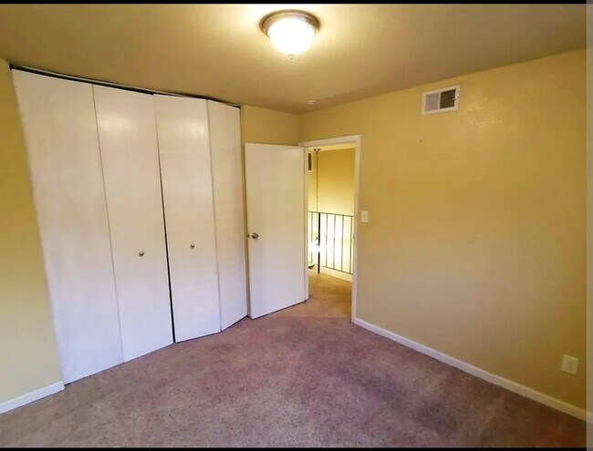 Building Photo - 59 Derow Ct