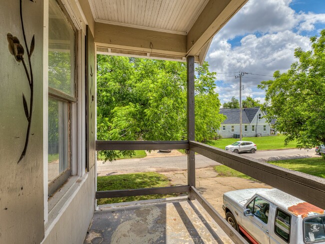 Building Photo - Super cute studio in crestwood