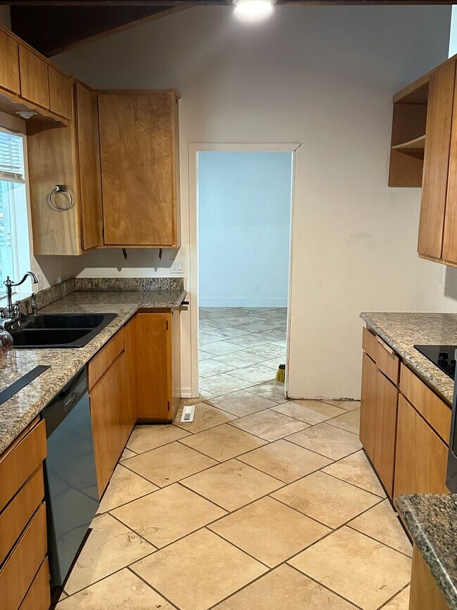 Building Photo - HOLIDAY SPECIAL ~ Home for Rent!