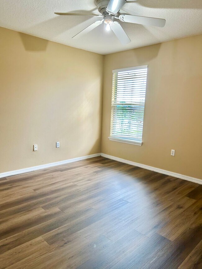 Building Photo - Beautiful Home in Parkview at Lake Shore