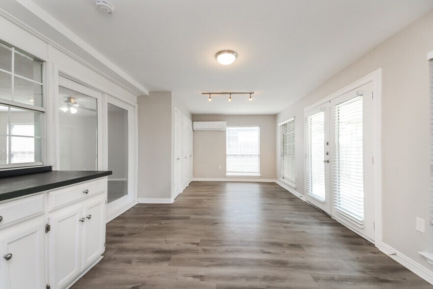Building Photo - 8806 Linda Vista Dr