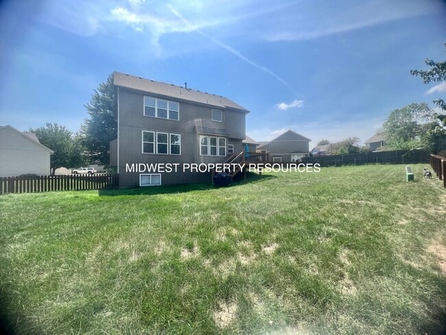 Building Photo - Exquisite 4-Bedroom Home with Spacious Fam...