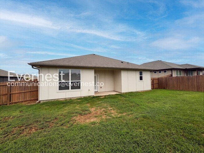 Building Photo - Limited Time Special Offer / 4 Bed, 2 Bath Home with Garage / Pet-Friendly / Vouchers Accepted / ...