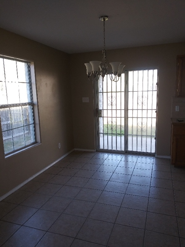 Building Photo - 4720 Sandpiper Ave