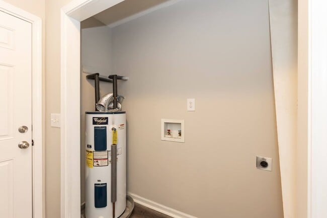 Building Photo - Charming 3 Bed/2 Bath Minutes Away From El...