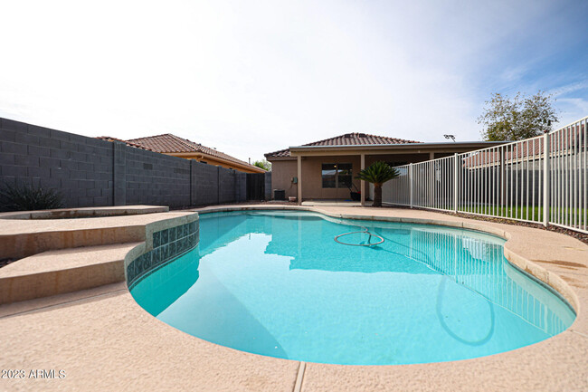Building Photo - 10514 W Foothill Dr