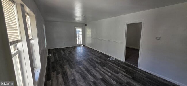 Building Photo - 107 River Rd Dr