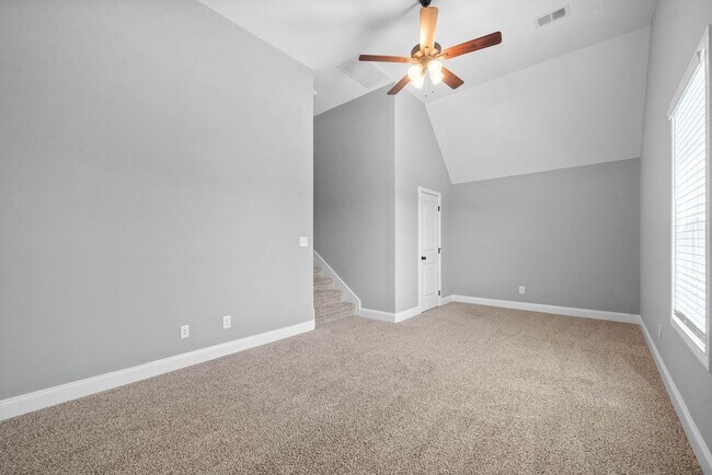 Building Photo - Pet Friendly Three Bedroom with Bonus!