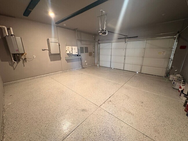 Building Photo - Beautiful Home for rent in Hanford, Ca
