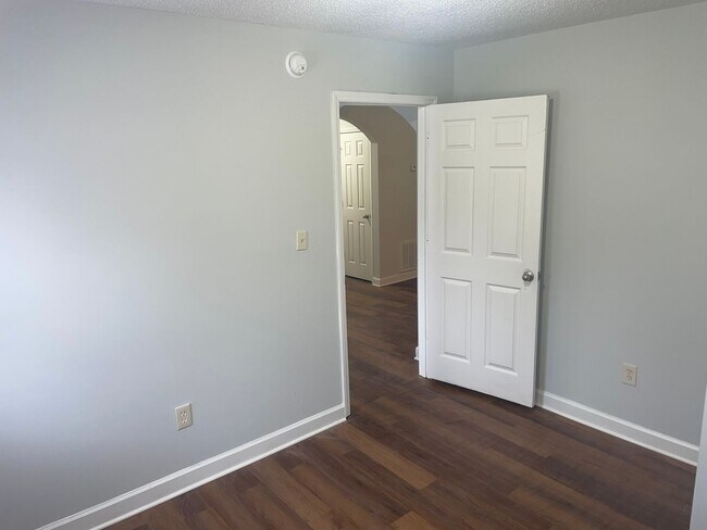 Building Photo - Renovated 3 Bedroom in Loray Mill Historic...