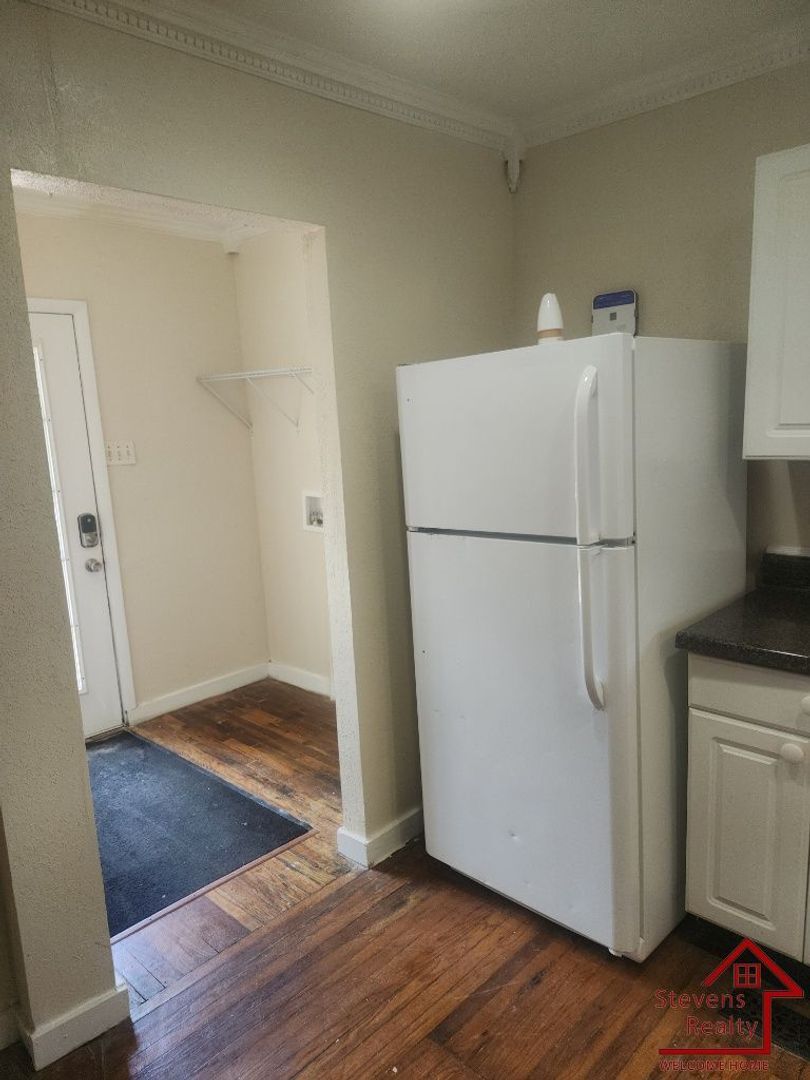 Building Photo - 117 N Main St