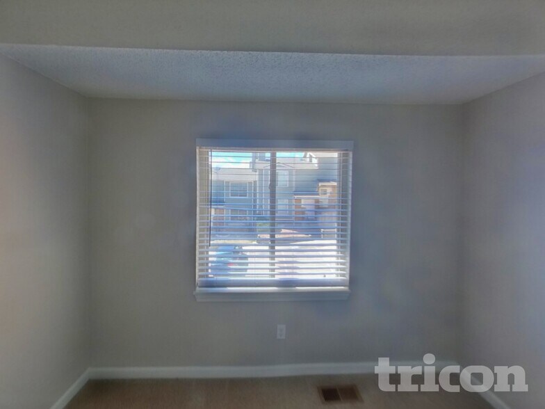 Building Photo - 3928 Smoke Tree Dr