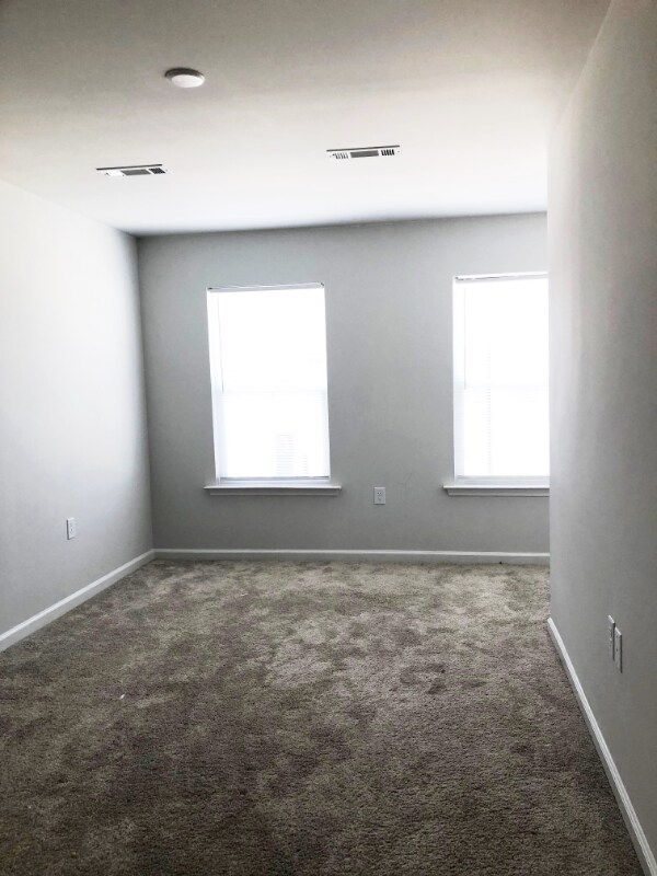 Building Photo - 825 Falls Grove Trl