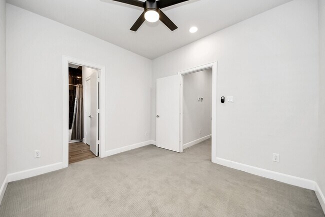 Building Photo - 325 Eado Park Cir