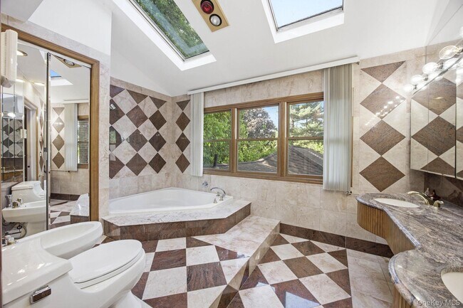 Building Photo - 1 Bridle Path Dr