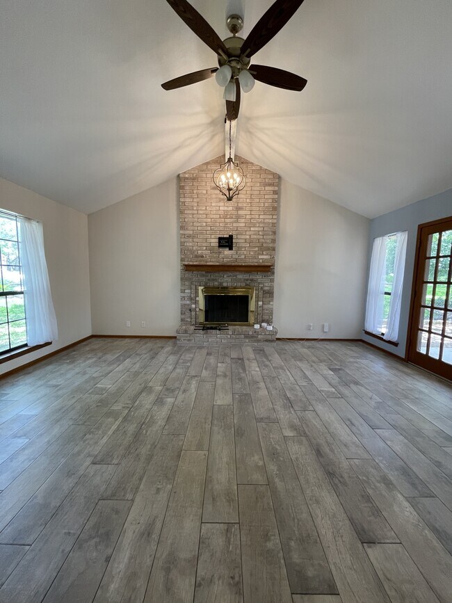 Building Photo - 1214 Timber Bay