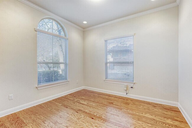 Building Photo - 600 Acadia Bnd
