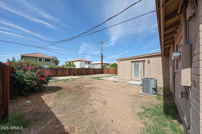 Building Photo - 7014 N 77th Ave