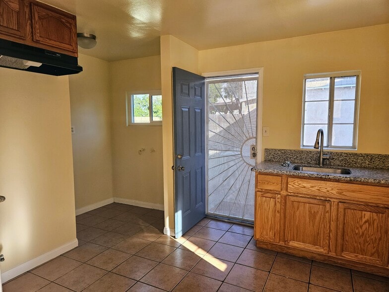 Primary Photo - 2631 E 2nd St