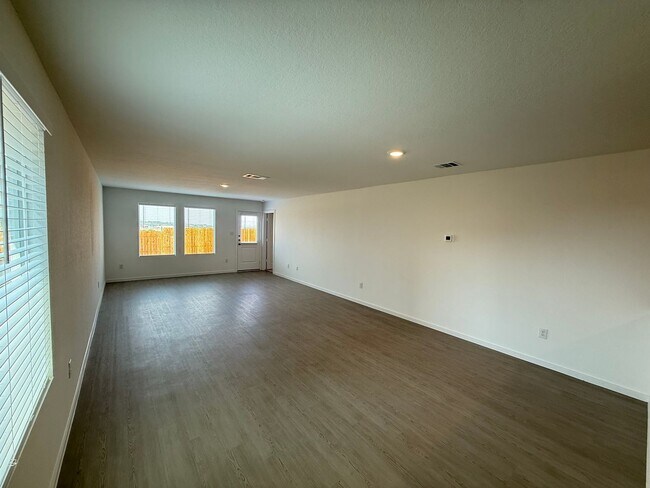 Building Photo - Brand NEW 4-bedroom, 2-bathroom home for l...