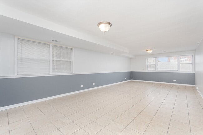 Building Photo - 2913 Kensington Ave