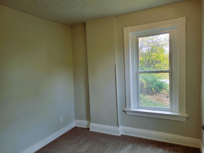 Building Photo - 530 Ridgeway Ave