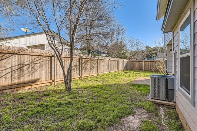 Building Photo - 708 Decker Prairie Dr