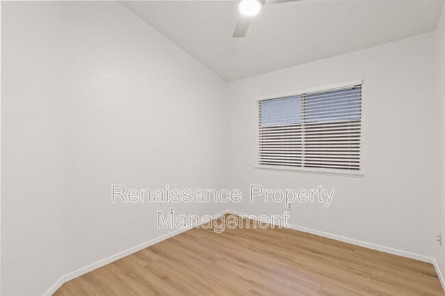 Building Photo - 165 Henry Ct