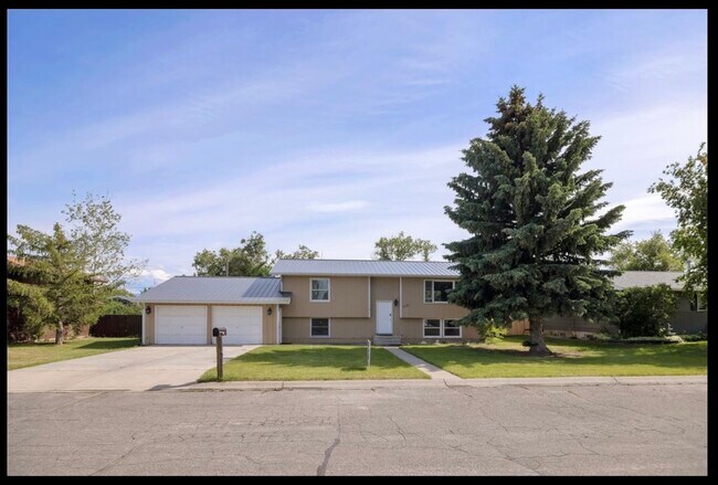 Building Photo - 1585 Valley Forge Rd
